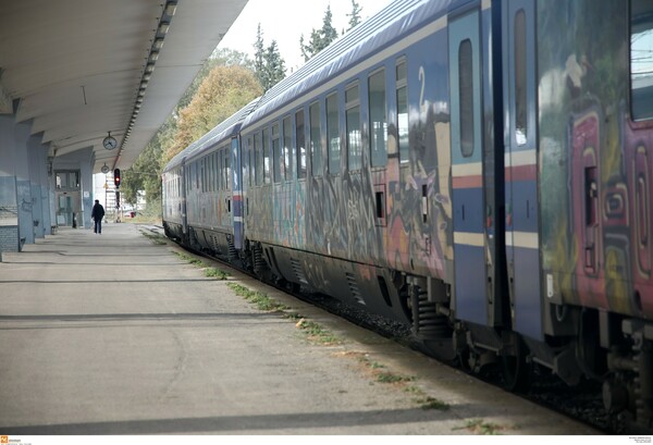 Θεσσαλονίκη: Τρένο παρέσυρε γυναίκα που επιχείρησε να διασχίσει τις ράγες