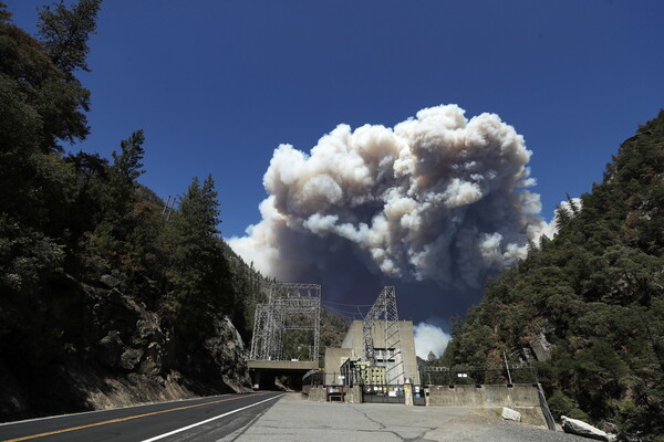 ΗΠΑ: Χάος από τις πυρκαγιές στην Καλιφόρνια - Έχουν απομακρυνθεί πάνω από 8.400 κάτοικοι