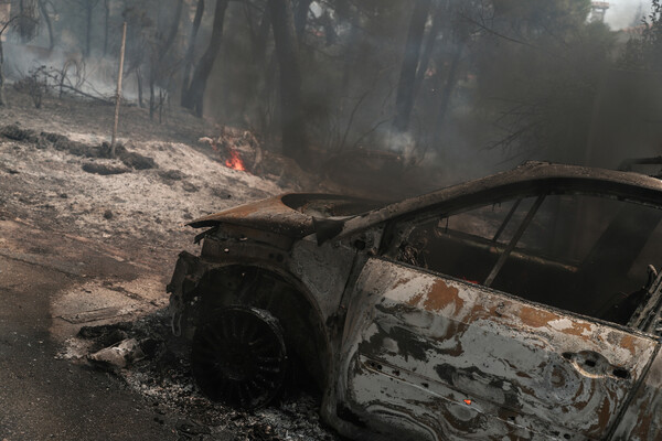 Σταμάτα: Κάηκαν σπίτια και αυτοκίνητα - Εικόνες καταστροφής από την ανεξέλεγκτη φωτιά