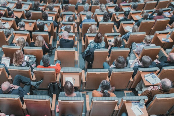 Women participate less at conferences, even if gender-balanced – study