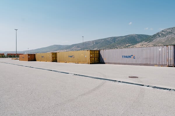 Το εμπορικό δρομολόγιο Θριάσιο – Νέο Ικόνιο από την καμπίνα του μηχανοδηγού