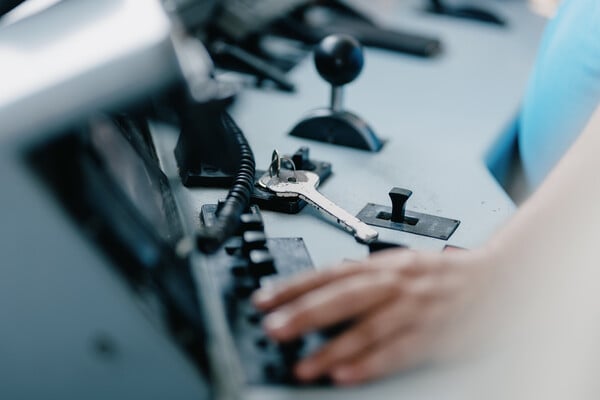 Το εμπορικό δρομολόγιο Θριάσιο – Νέο Ικόνιο από την καμπίνα του μηχανοδηγού