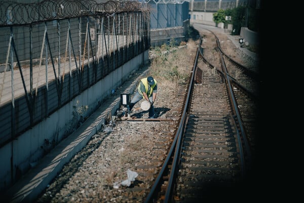 Το εμπορικό δρομολόγιο Θριάσιο – Νέο Ικόνιο από την καμπίνα του μηχανοδηγού
