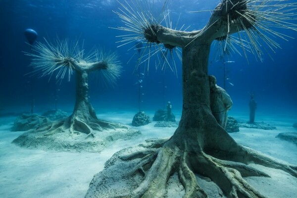 Τα βυθισμένα γλυπτά του Jason deCaires Taylor κοσμούν πλέον τα νερά της Αγίας Νάπας