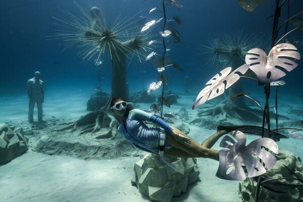 Τα βυθισμένα γλυπτά του Jason deCaires Taylor κοσμούν πλέον τα νερά της Αγίας Νάπας