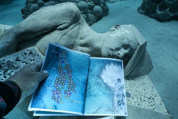 Τα βυθισμένα γλυπτά του Jason deCaires Taylor κοσμούν πλέον τα νερά της Αγίας Νάπας