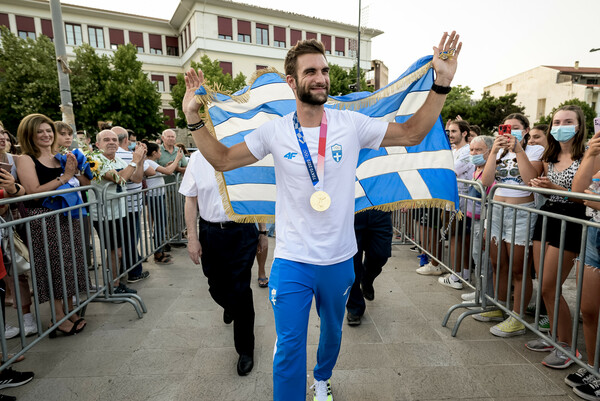 Στέφανος Ντούσκος: Τα Ιωάννινα υποδέχτηκαν με δόξα και τιμή τον χρυσό Ολυμπιονίκη τους [ΕΙΚΟΝΕΣ]