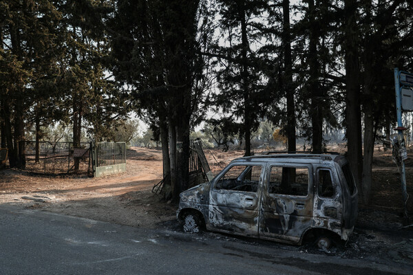 Φωτιά στη Βαρυμπόμπη: Ένα ενεργό μέτωπο - «Αγώνας δρόμου» για να οριοθετηθεί 