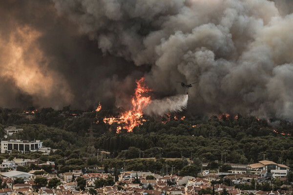 Φωτιά στη Βαρυμπόμπη: Σε κατάσταση εκτάκτου ανάγκης οι Αχαρνές- Ανυπολόγιστες καταστροφές