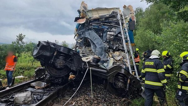 Σύγκρουση τρένων στην Τσεχία- Δυο νεκροί, δεκάδες τραυματίες