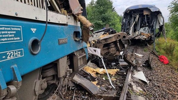 Σύγκρουση τρένων στην Τσεχία- Δυο νεκροί, δεκάδες τραυματίες