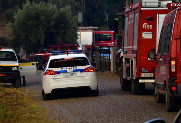 Πύργος: Στο νοσοκομείο δύο πυροσβέστες μετά την ανατροπή οχήματος 