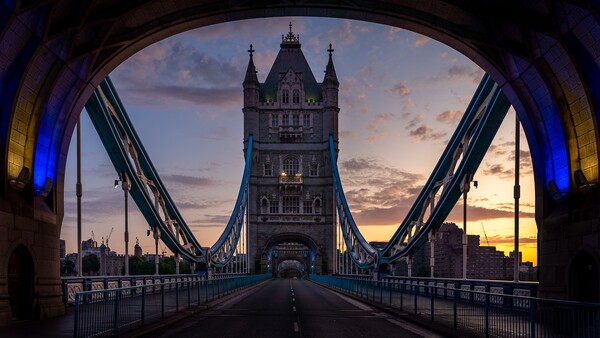 Στην κυκλοφορία ξανά η Γέφυρα του Πύργου στο Λονδίνου- Είχε «κολλήσει» για 12 ώρες