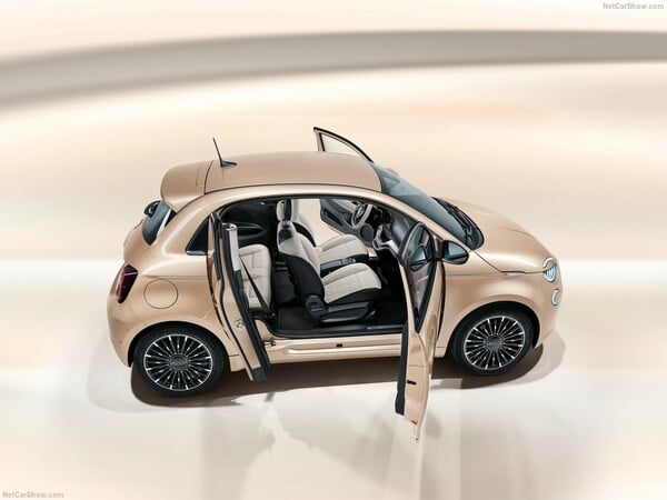 Fiat 500 full electric: Γιόγκα μέσα στην κυκλοφορία
