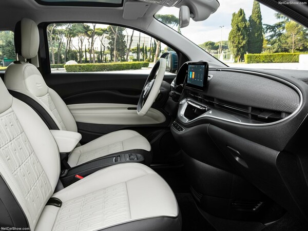 Fiat 500 full electric: Γιόγκα μέσα στην κυκλοφορία