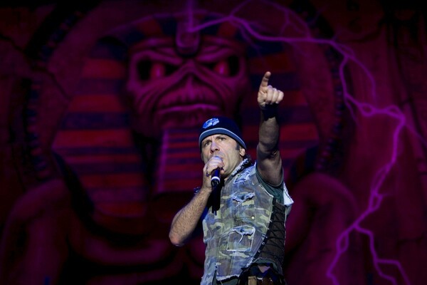 Θετικός στον κορωνοϊό, ο frontman των Iron Maiden- Το μήνυμα του Μπρους Ντίκινσον για τη νόσο