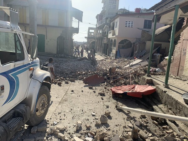 Ισχυρός σεισμός 7,2 Ρίχτερ έπληξε την Αϊτή - Κατέρρευσαν σπίτια 