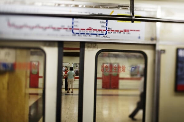 «Πόσα beep υπάρχουν όταν οι πόρτες κλείνουν;» - Οι κρυμμένες μελωδίες των μετρό του κόσμου 