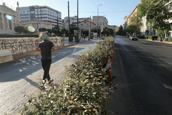 Η άδεια Αθήνα του Δεκαπενταύγουστου: Έρημη πόλη θυμίζει το κέντρο της πρωτεύουσας
