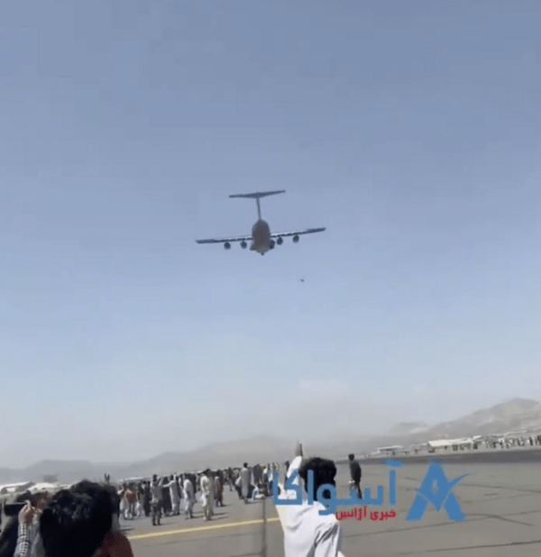 Αεροδρόμιο Καμπούλ: «Αφγανοί έπεσαν στο κενό από αεροπλάνο που απογειώθηκε» σύμφωνα με το Asvaka News (ΒΙΝΤΕΟ)