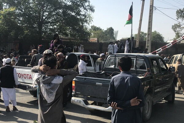 Οι κάτοικοι της Καμπούλ περιγράφουν τον «πανικό» στο Αφγανιστάν- Χωρίς κυβέρνηση, αστυνομία και κανόνες
