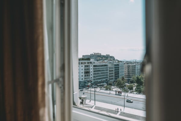 Μια βόλτα μέσα στην άδεια Βουλή των Ελλήνων