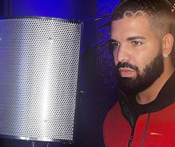 Ο Drake αποκάλυψε ότι νόσησε με κορωνοϊό, όταν ένας φαν σχολίασε το κούρεμά του 