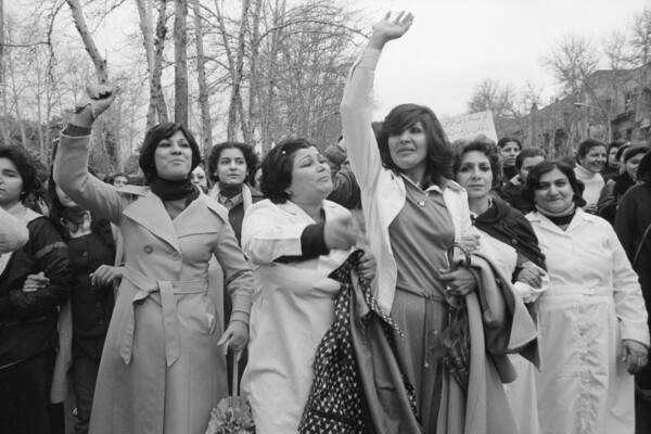 iran women demonstrate