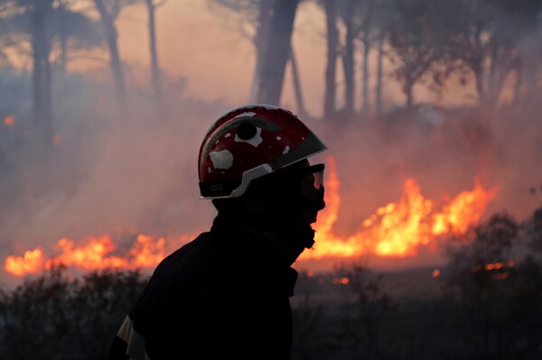 Καίγεται το Σεν Τροπέ: Χιλιάδες πυροσβέστες στη μάχη- «Η μεγαλύτερη φωτιά του καλοκαιριού»