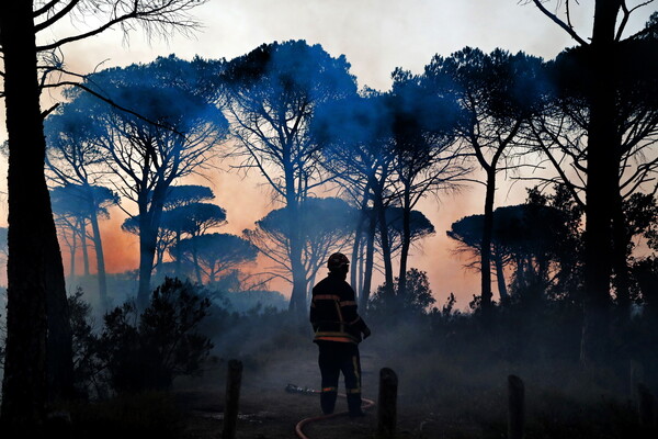 Καίγεται το Σεν Τροπέ: Εκατοντάδες πυροσβέστες στη μάχη- «Η μεγαλύτερη φωτιά του καλοκαιριού»