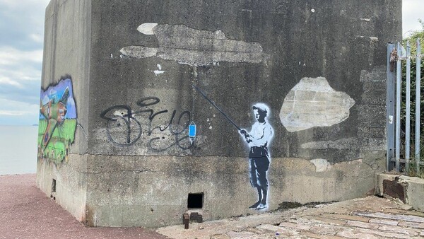 Δήμος προσέλαβε σεκιούριτι για να φυλά 24/7 ένα πιθανό έργο του Banksy