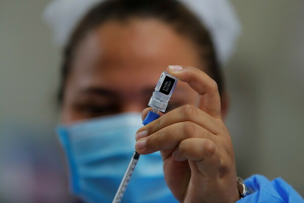 Ισραήλ: Επεκτείνει την τρίτη δόση εμβολίων για τους άνω των 40 ετών και τους εκπαιδευτικούς
