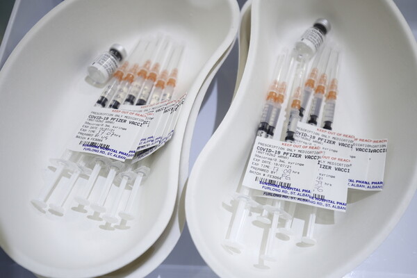 NYT: Ο FDA αναμένεται να εγκρίνει πλήρως το εμβόλιο της Pfizer την ερχόμενη εβδομάδα