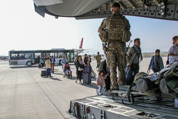 Αφγανιστάν: Η κυβέρνηση Μπάιντεν στέλνει 18 εμπορικά αεροσκάφη να μεταφέρουν ανθρώπους