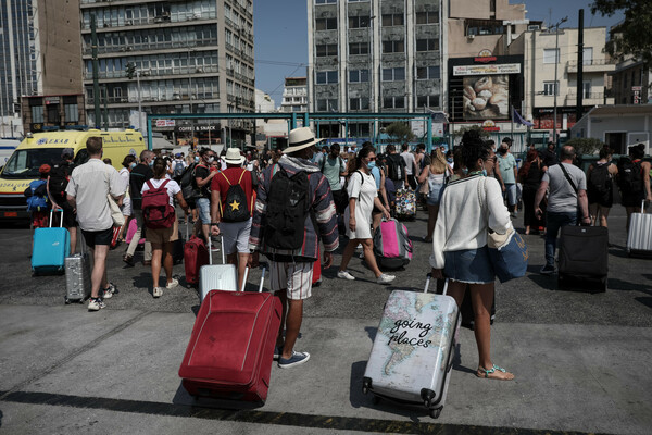 Θεμιστοκλέους: «Όσοι νέοι επιστρέφουν από διακοπές, να αποφύγουν να δουν ευάλωτους συγγενείς»