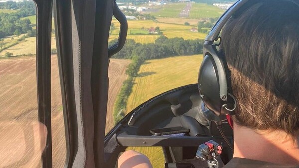 Mission Impossible: Ο Τομ Κρουζ προσγειώθηκε με ελικόπτερο στον κήπο μιας οικογένειας