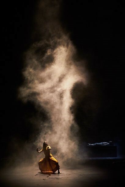 Ο Άκραμ Καν για πρώτη φορά στο Ηρώδειο στις 28 Σεπτεμβρίου με το έργο «Ξορκίζοντας το Κακό»