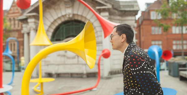 Μια καλλιτεχνική εγκατάσταση για να ανακαλύψουμε ξανά της αξία της ακοής με παιγνιώδη τρόπο