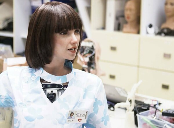 Ανθρωπόμορφη, ρομποτική νοσοκόμα προσφέρει παρηγοριά σε ασθενείς με Covid