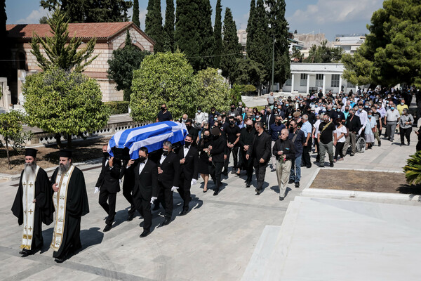 Κηδεία Άκη Τσοχατζόπουλου: Συγγενείς και φίλοι είπαν το τελευταίο αντίο - Φωτογραφίες