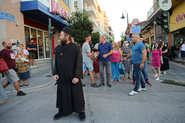 Λάρισα: Ένταση και επεισόδια στην υποδοχή της «Αμάλ»