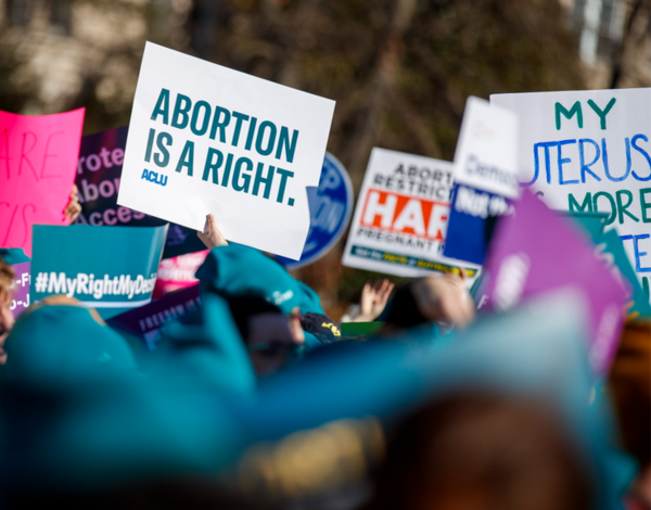 ΗΠΑ: Σε ισχύ αμφιλεγόμενος νόμος στο Τέξας - Απαγορεύει τις αμβλώσεις μετά την 6η εβδομάδα κύησης 