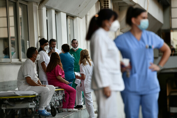 Ανεμβολίαστοι υγειονομικοί: 5.895 πράξεις αναστολής- Στοιχεία από τα μεγαλύτερα νοσοκομεία