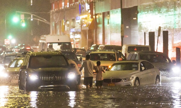 Πλημμύρες στις ΗΠΑ: Πάνω από 9 νεκροί στη Νέα Υόρκη και το Νιού Τζέρσεϊ λόγω βροχοπτώσεων 