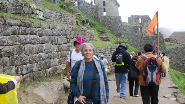 Αυτή η 70χρονη Ινδή έχει επισκεφτεί 66 χώρες τα τελευταία 25 χρόνια. Και δεν σκοπεύει να σταματήσει.