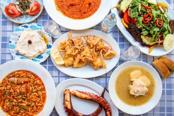 Στην ψαροταβέρνα του Ηλία στο Χατζηκυριάκειο