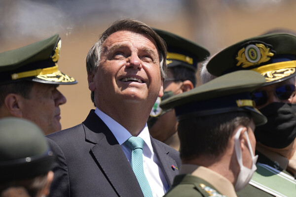 Προειδοποίηση ότι ο Μπολσονάρο μπορεί να σχεδιάζει στρατιωτικό πραξικόπημα στη Βραζιλία