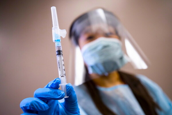O EMA ξεκινά αξιολόγηση δεδομένων για αναμνηστική δόση του εμβολίου Pfizer/Biontech 