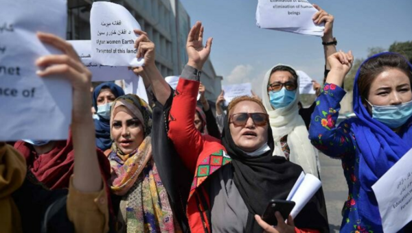 Αφγανιστάν: Οι Ταλιμπάν πυροβόλησαν στον αέρα για να διαλύσουν διαδήλωση στην Καμπούλ