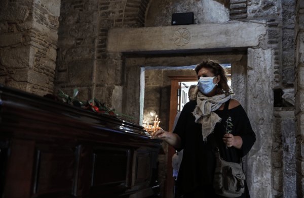 Μίκης Θεοδωράκης: Πλήθος κόσμου στη Μητρόπολη - Κορυφώνονται στα Χανιά οι προετοιμασίες για την ταφή του